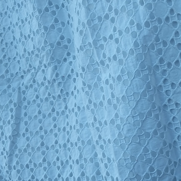 GAP Eyelet skirt (4 for $20) - Picture 2 of 5